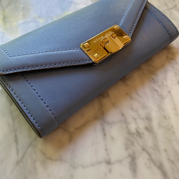 Michael Kors Kinsley Carryall French Blue Wallet - Picture 2 of 7